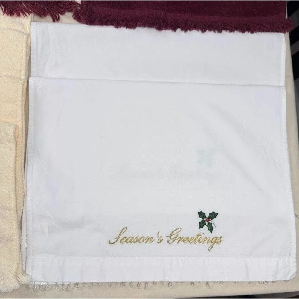 Lot of 28 Cotton Embroidered Fingertip Towels & Washcloths, Mostly Christmas